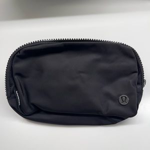 Lululemon Everywhere Belt Bag